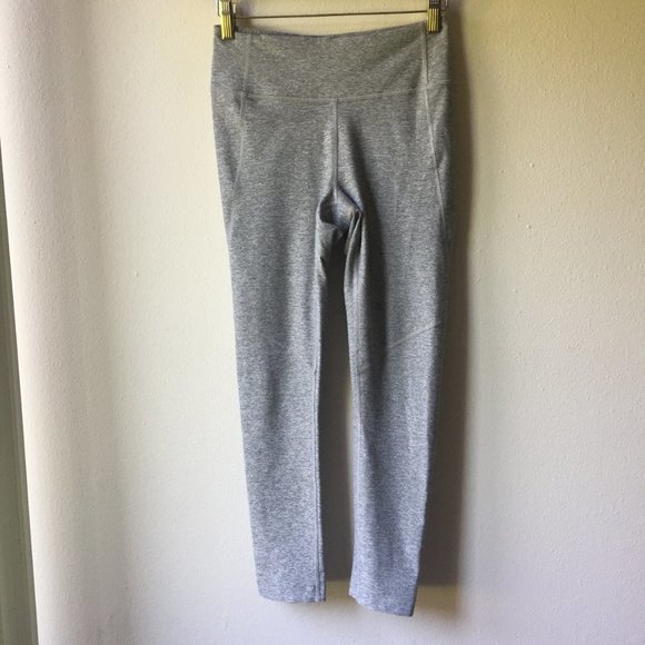 Outdoor Voices Set Athena Crop Top & 3/4 Legging - Picture 6 of 8